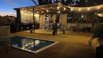 Outdoor pool, pool loungers