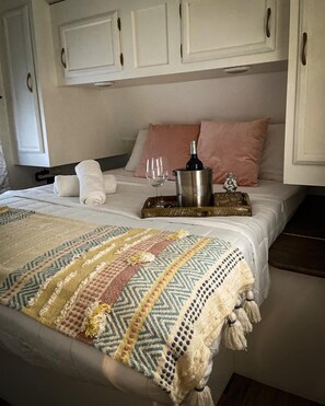 Mobile Home, 1 Queen Bed, Private Pool | 1 bedroom, iron/ironing board, free WiFi - El Camper with private pool (Maleza Alta)