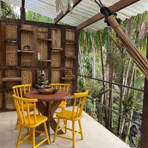 Outdoor dining - Peace, tranquility, quiet, inn, lake, waterfall, rest, chalet (Vargem Grande Rio de Janeiro)