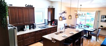 Luxury Home, 5BR, 2King, Movie Theater, Game Room, Play Room and More