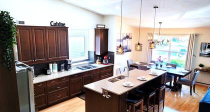 Luxury Home, 5BR, 2King, Movie Theater, Game Room, Play Room and More