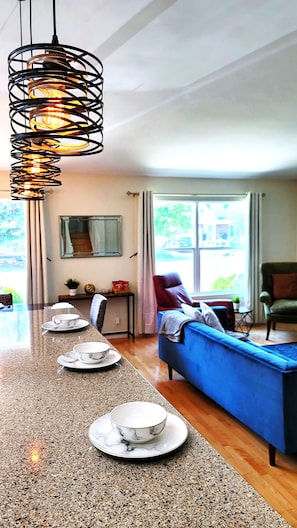 Interior - Luxury Home, 5BR, 2King, Movie Theater, Game Room, Play Room, HotTub and More (Calgary)