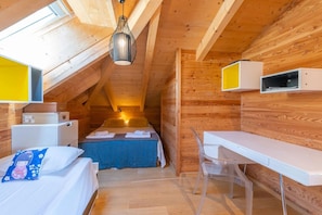 4 bedrooms, iron/ironing board, free WiFi, bed sheets