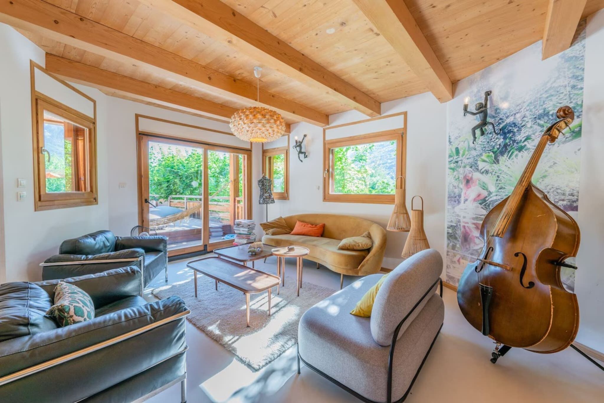 Télévision, livres, chaîne hi-fi