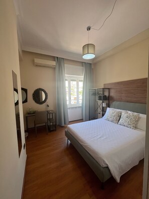 Camera Deluxe con Letto Matrimoniale, Vista città, N1 | Skrivebord, blendingsgardiner, strykejern/-brett og wi-fi (inkludert)