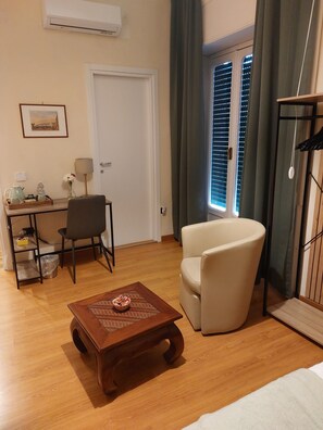 Tripla Deluxe Matrimoniale con Balcone, Vista città, N2