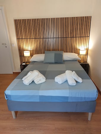 Camera Standard con Letto Matrimoniale, Vista città, N3 | Desk, blackout drapes, iron/ironing board, free WiFi