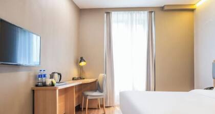 Home Inn Hotels Management Co., LtdRongchang East Street Metro Station, Zhongji Subaru Store)