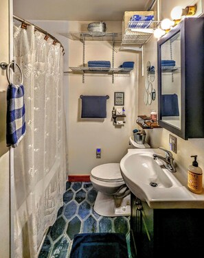 Haartrockner, Handtücher, Seife, Shampoo