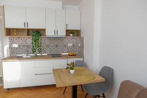 Mikrowelle, Ofen, Herdplatte, Geschirrspüler