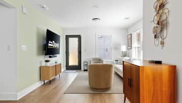 Een televisie en een kantoor