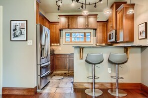 電子レンジ、オーブン、コンロ、食器洗い機