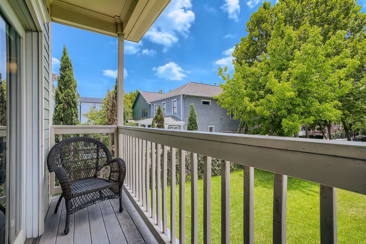 Photo 25 of Cozy Heights Hideaway :Pets welcome-Big Frontyard