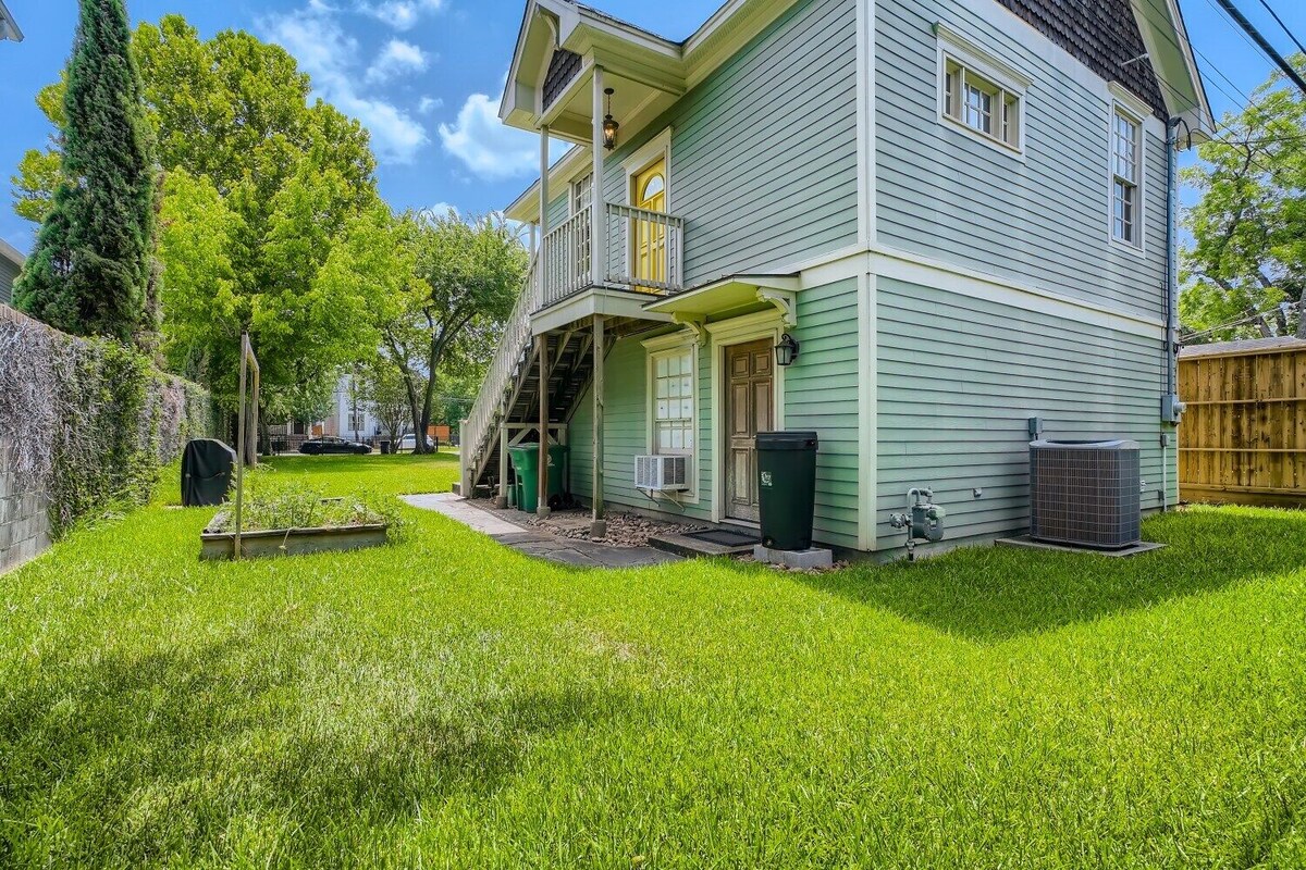 Photo 27 of Cozy Heights Hideaway :Pets welcome-Big Frontyard