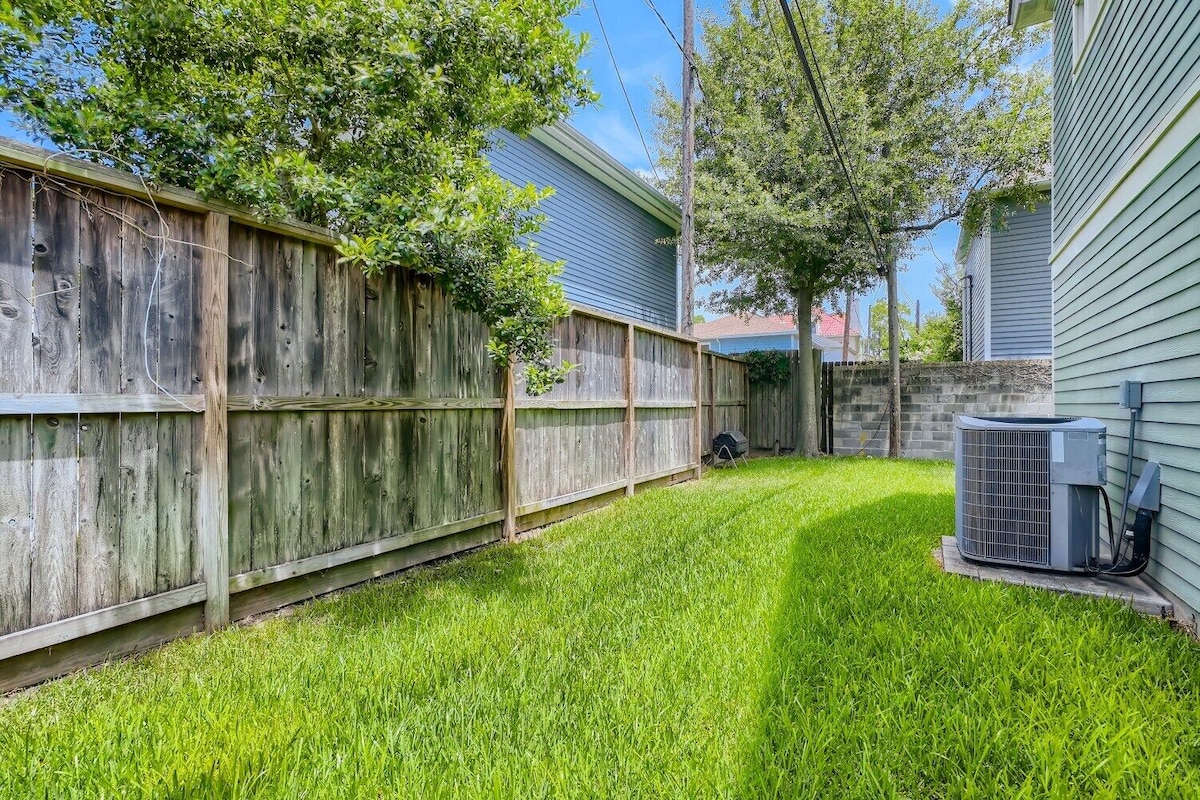 Photo 28 of Cozy Heights Hideaway :Pets welcome-Big Frontyard