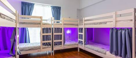 4 bedrooms, iron/ironing board, free WiFi