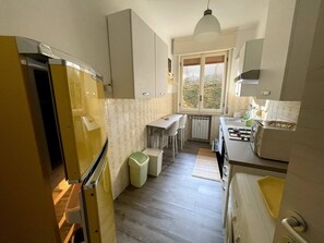 Fridge, microwave, oven, stovetop