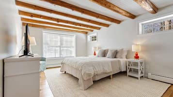 House, Multiple Beds, Kitchen, Garden View (Good Tidings) | 3 bedrooms, individually decorated, individually furnished, bed sheets