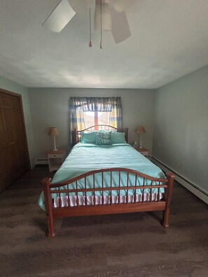 4 bedrooms, WiFi, bed sheets - Coastal Comfort on Prudence Island (portsmouth)