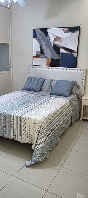 2 slaapkamers, een strijkplank/strijkijzer, wifi, beddengoed
