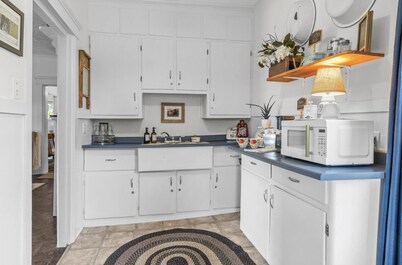 Sleeps 13, Restored Farmhouse at Red Sands Golf Course