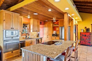 Fridge, microwave, oven, stovetop - Legendary 3 Bedroom Estate with Pool & Hot Tub! (Dripping Springs)
