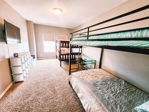7 dormitorios, escritorio, wifi y ropa de cama