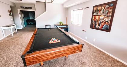 Family Retreat, Hot Tub, Movie Theater, Game Room