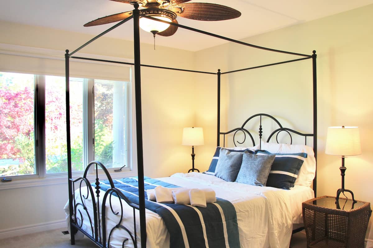 Comfort Room, Garden View | Iron/ironing board, free WiFi