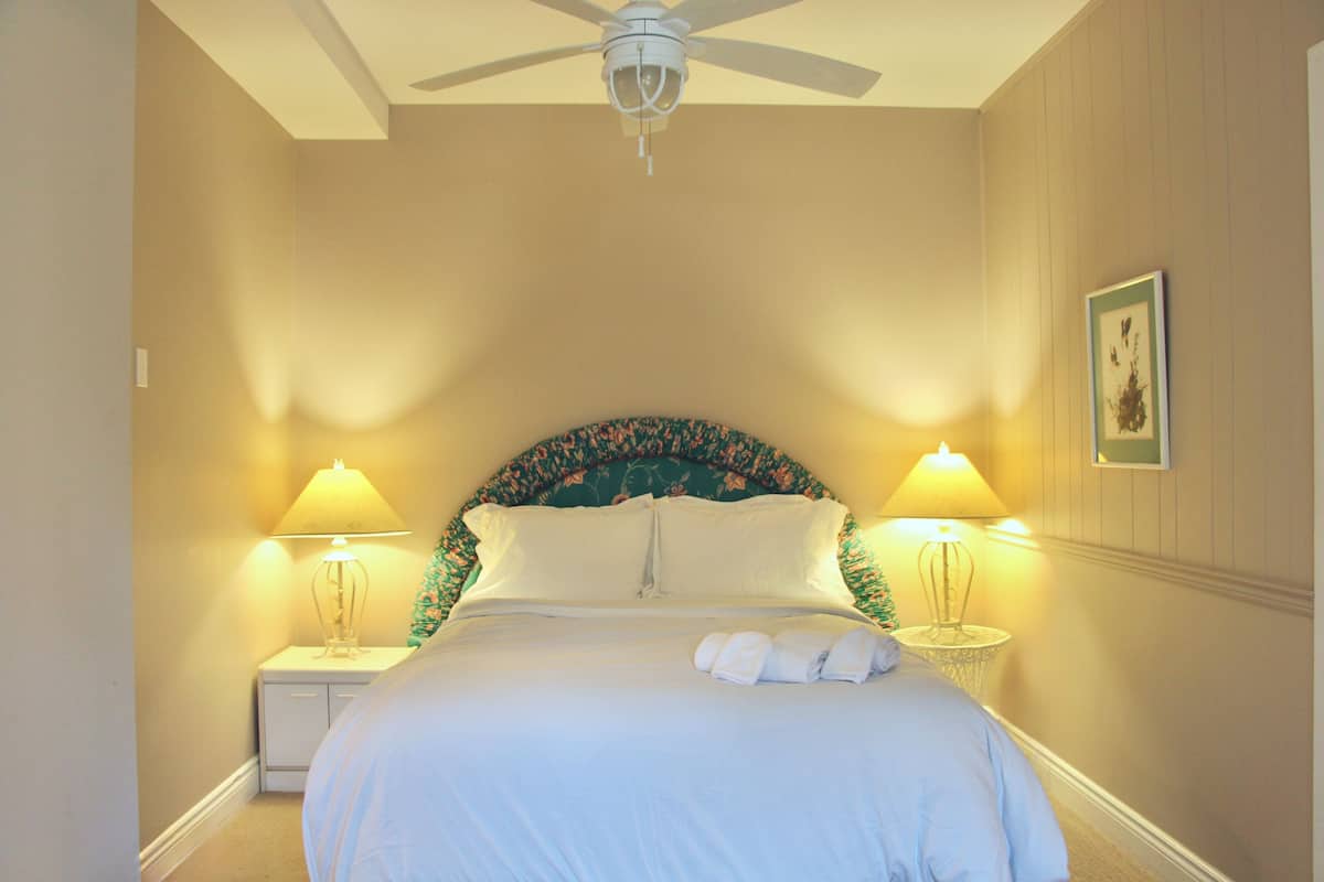 Comfort Room, Patio, Garden View | Iron/ironing board, free WiFi