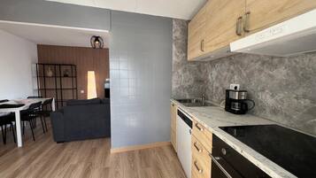 Refrigerador, microondas, horno y lavavajillas