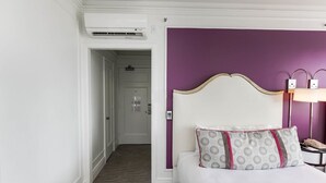 In-room safe, iron/ironing board, WiFi, bed sheets - San Diego | City Retreat | Fitness + Sun Deck (San Diego)