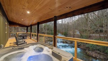 Bain à remous extérieur