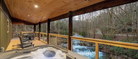 Bain à remous extérieur