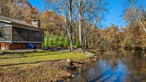 Property grounds - Creekside + Swim step & Floats | Fire Pit & Hot Tub (Cocke County)