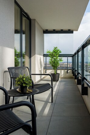 Luxus apartman, erkély, kilátással a városra | Erkély