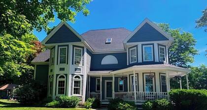 Maine Luxury Home On the Sea