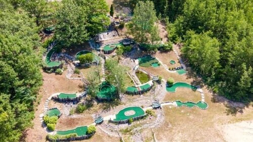 Cabin 2329 - Charming Log Cabin within Private Resort