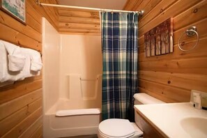 Towels - Cabin 2475 - Eye-Catching Log Cabin at Beaver Creek Resort (Bagley Township)