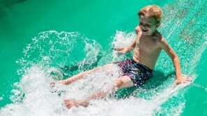 Una piscina cubierta