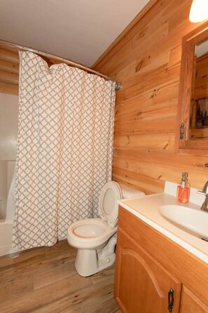 Towels - Cabin 2486 - Large Log Cabin within Private Resort (Bagley Township)