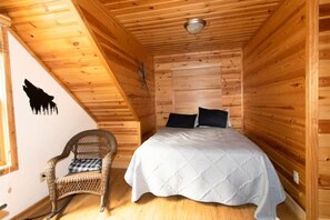 3 bedrooms, WiFi, bed sheets - Cabin 2486 - Large Log Cabin within Private Resort (Bagley Township)