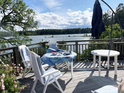 Modern Cottage with Lakeside Location and Idyllic Setting near Loftahammar | SE05084