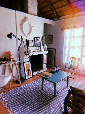 Standard House | Living room | Fireplace - Casa Larica (Barra de Valizas)