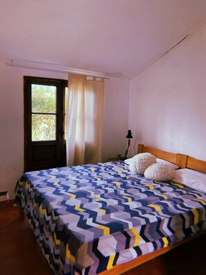 Dobbeltrom – comfort, terrasse, hageutsikt | Individuelt dekorert og skrivebord