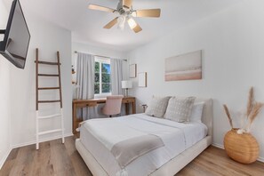4 bedrooms, in-room safe, desk, WiFi - Beautifully designed home with Luxury Furnishings (Vista)