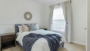 3 chambres, fer et planche à repasser, Wi-Fi, draps fournis