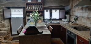 Microwave, oven, stovetop - A casiña Vella (Combarro) (Casalvito)