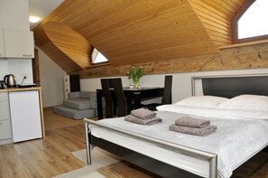 Comfort Apartment, Mountain View | Desk, laptop workspace, blackout drapes, iron/ironing board - Lipowe Wzgórze (Limanowa)