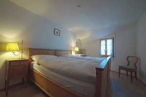 2 室のベッドルーム、WiFi (無料)、ベッドシーツ